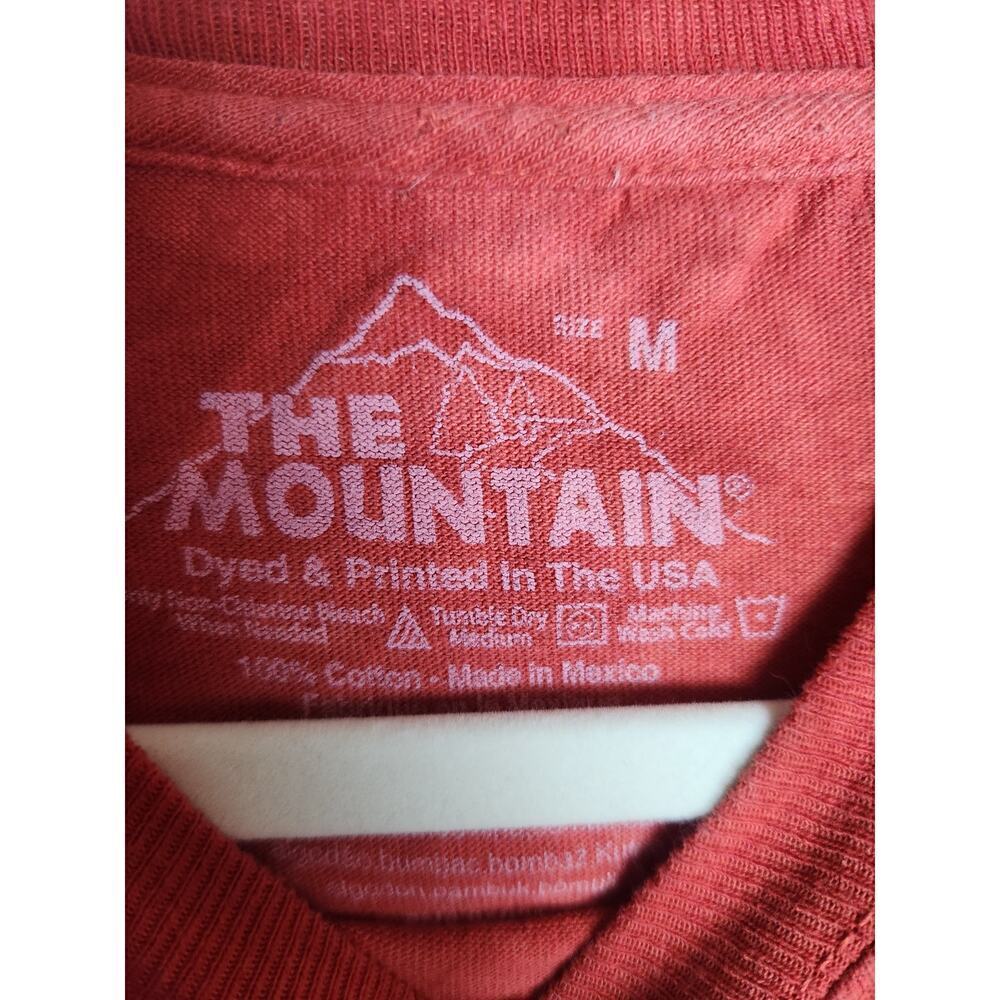 The Mountain Dean Russo Dogs Speak Staffy t-shirt sz M graphic print unisex az - Picture 5 of 9